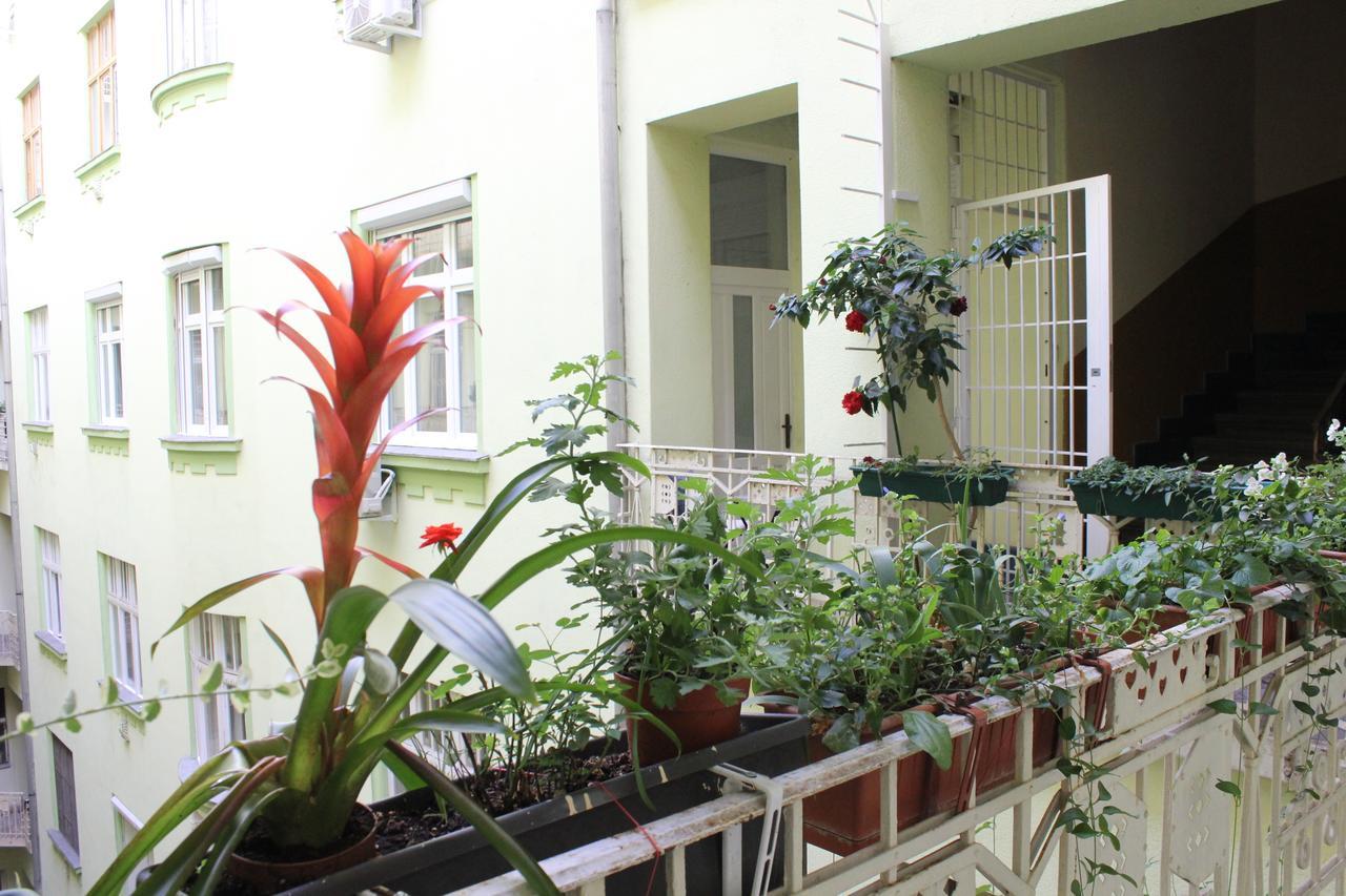 Charming And Unique Apartment With Balcony By The Great Synagogue ブダペスト エクステリア 写真