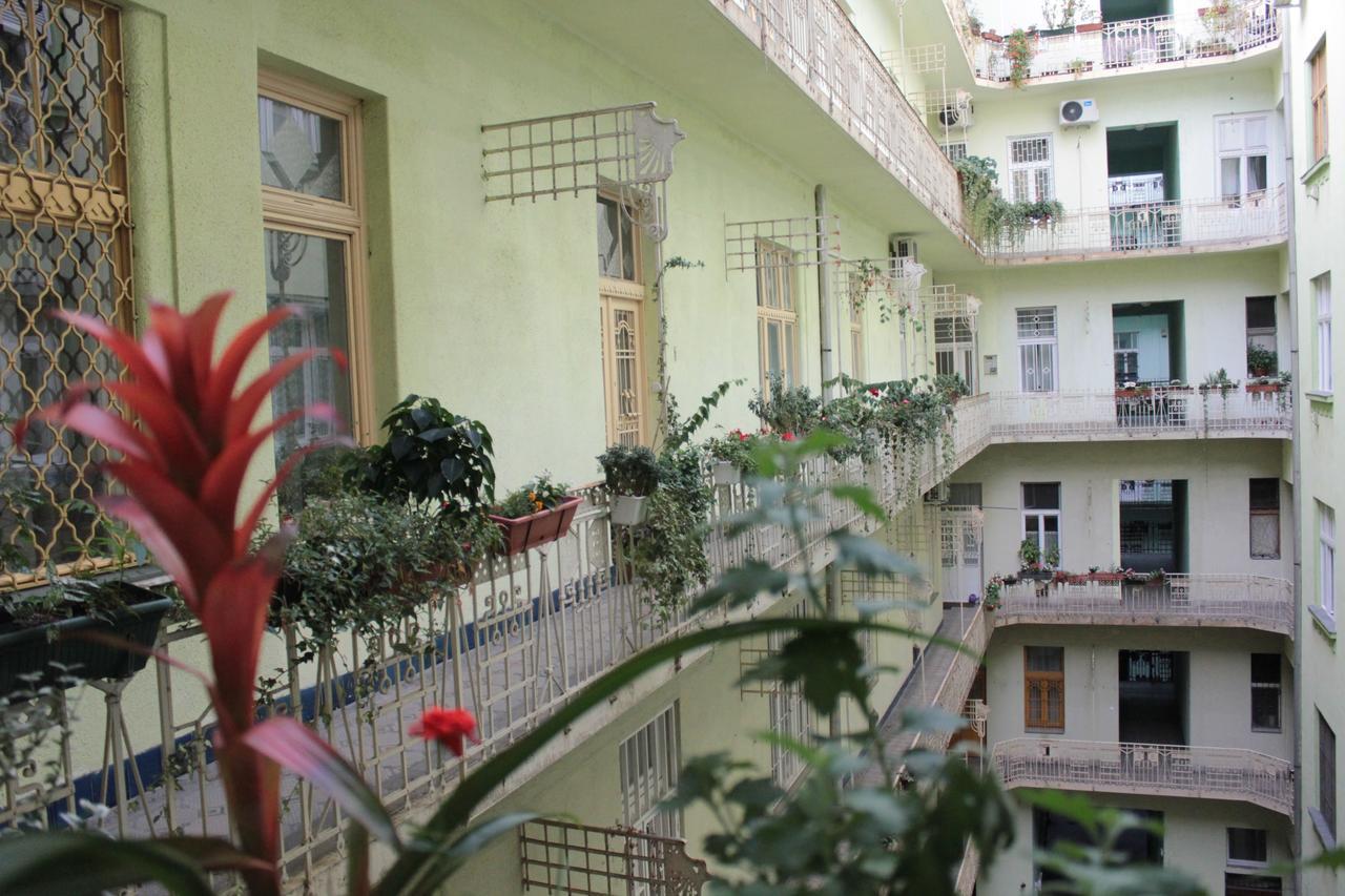 Charming And Unique Apartment With Balcony By The Great Synagogue ブダペスト エクステリア 写真